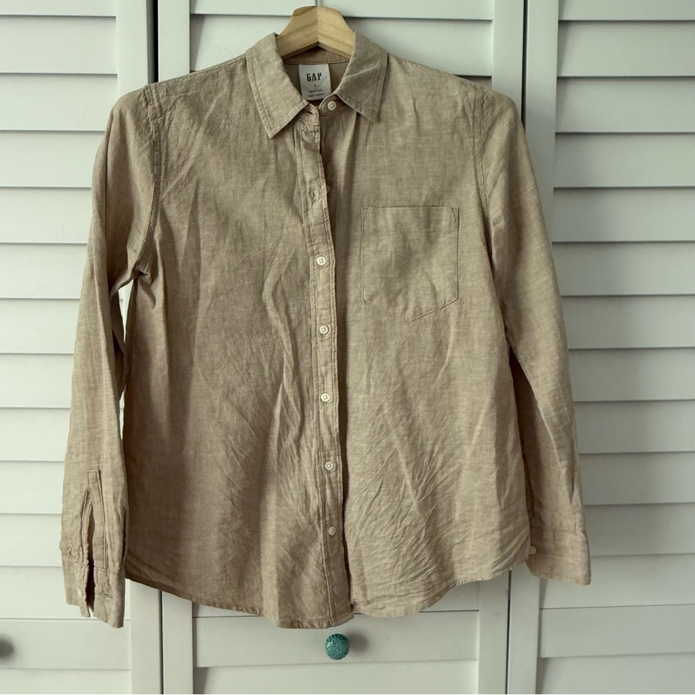 Gap khaki linen “The Easy Shirt” :: size small - Picture 2 of 8